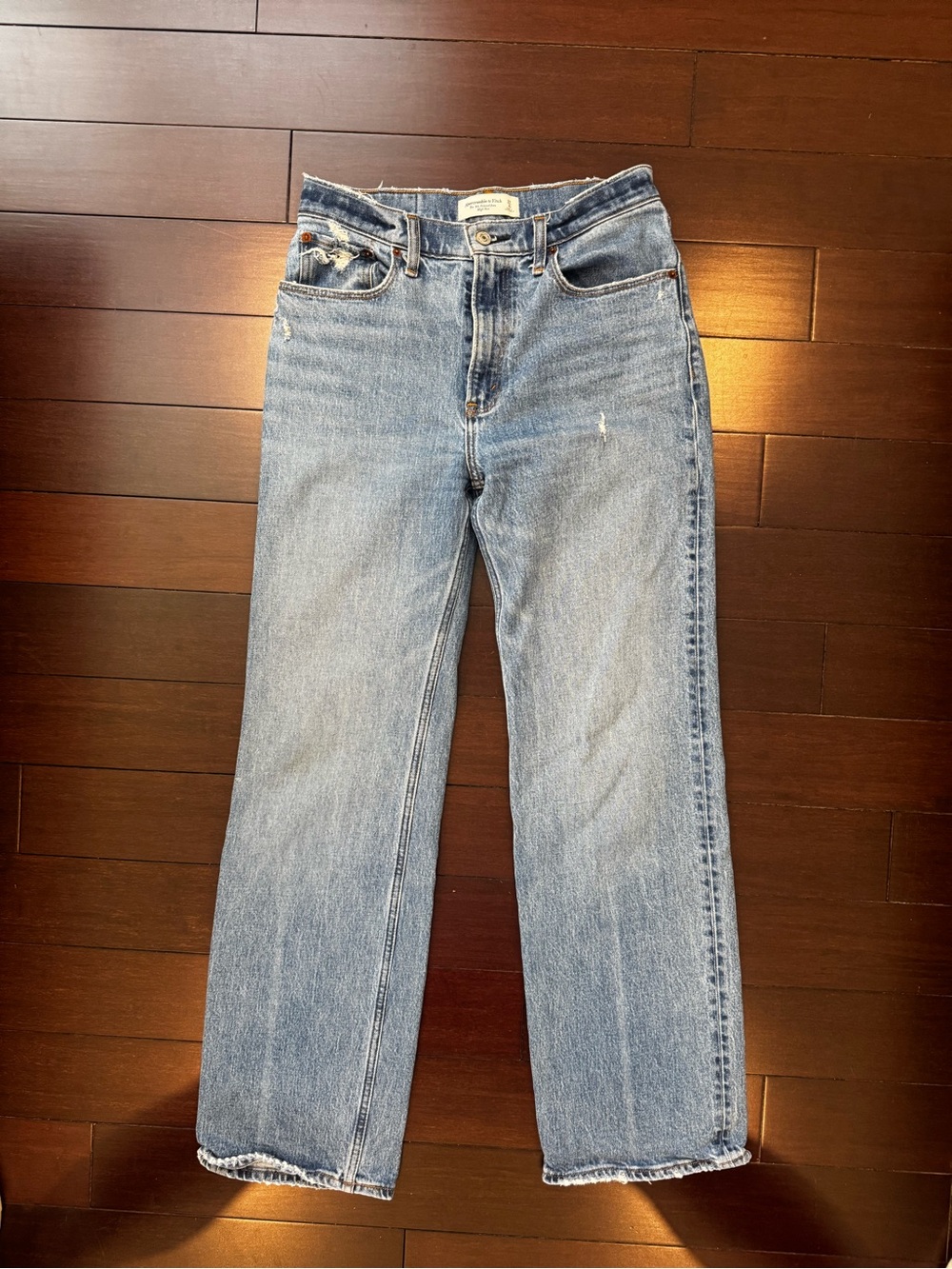 Abercrombie & Fitch 90’s relaxed high rise Jeans in Light Blue Wash